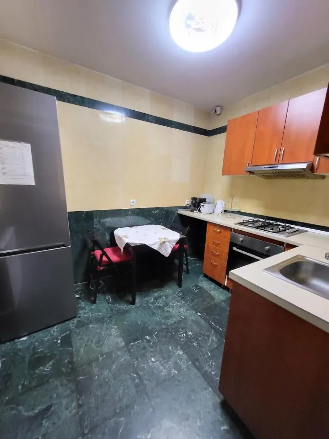 Apartament Parter Arena Nationala Monza Mega Mall Bükreş 0*,